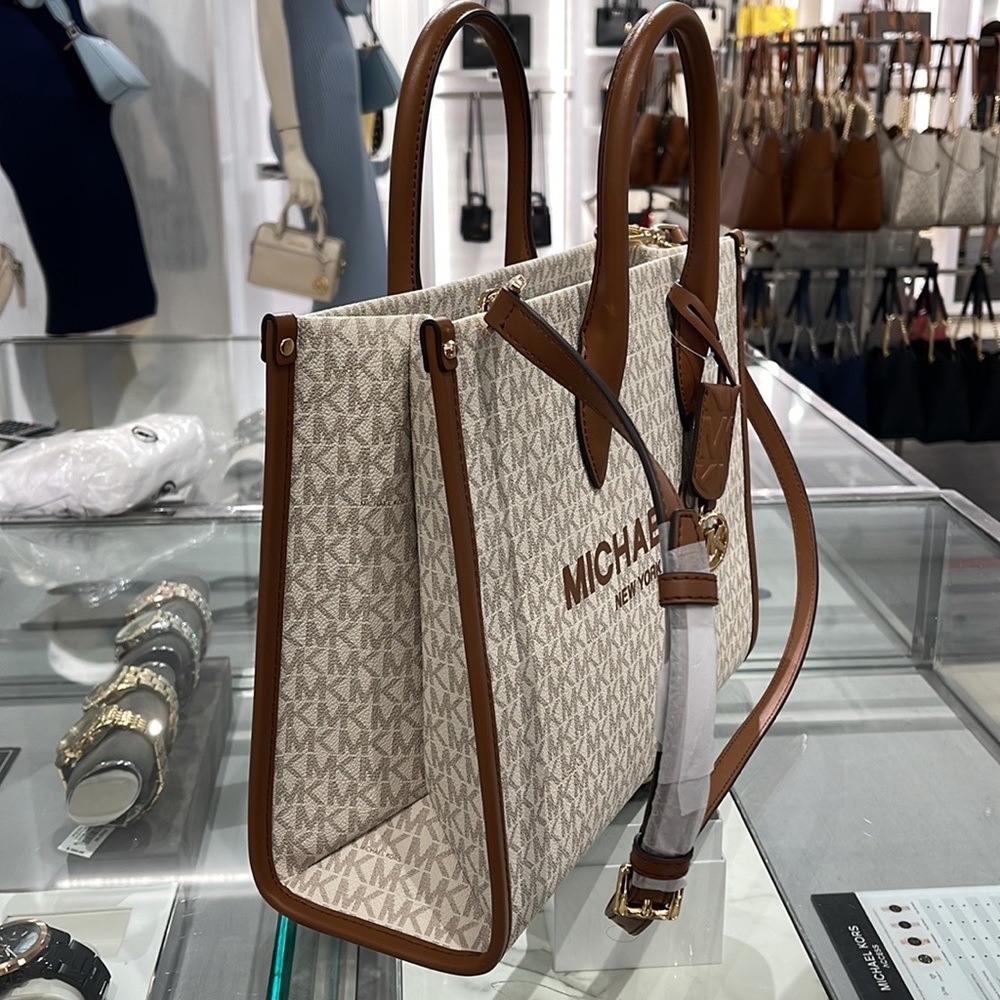 Michael Kors "Mirella" MD EW Tote Vanilla Shoulder Tote
35F2G7ZT2B - NWT - Picture 7 of 16